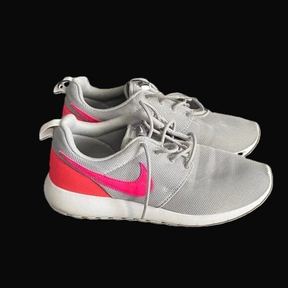 Women's Nike Roshe Gray Sneakers with Pink Swoosh - Picture 4 of 4